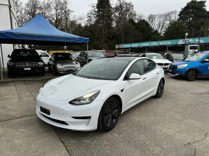 TESLA Model 3
